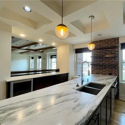 Image 7 - Hemingway Condominiums, 229 Ward Parkway, Kansas City, MO 64112, USA - Condo for sale