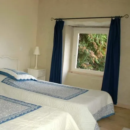 Rent this 2 bed townhouse on Rue de la Varenne in 37500 Cravant-les-Côteaux, France