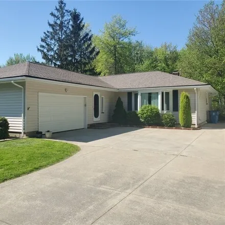 Image 1 - 38567 Bell Road, Oak Hill Village, Willoughby, OH 44094, USA - House for sale
