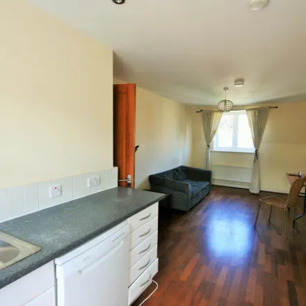 Image 5 - 120 Jamaica Street, Ratcliffe, London, E1 3HN, United Kingdom - Apartment for rent