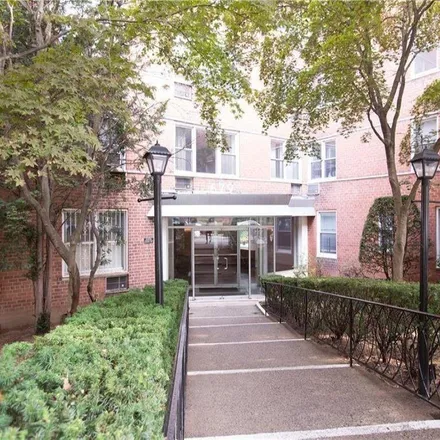 Buy this 2 bed condo on 679 West 239th Street in New York, NY 10471