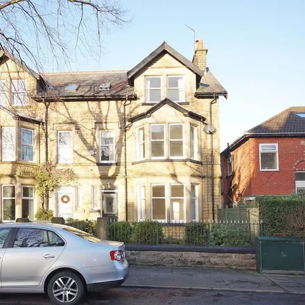 Rent this 5 bed townhouse on St Marks Avenue in Harrogate, HG2 8AE