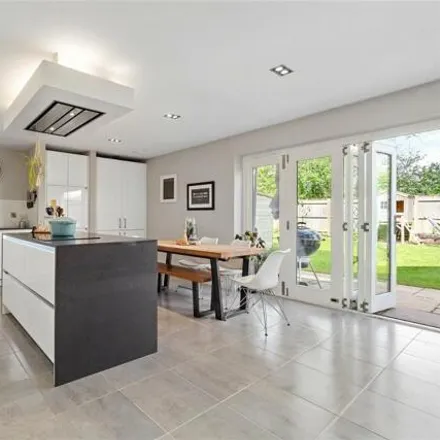 Image 3 - Campbell Close, Stratford-upon-Avon, CV37 9EH, United Kingdom - House for sale