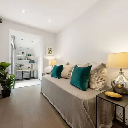 Rent this 3 bed apartment on 68 Holland Park Avenue in London, W11 3QY