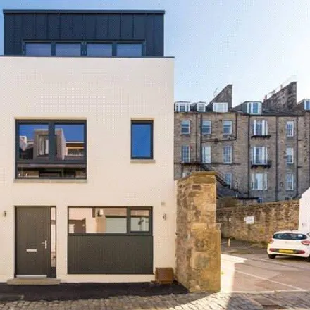 Rent this 4 bed house on 17A Dublin Street Lane South in City of Edinburgh, EH1 3PX