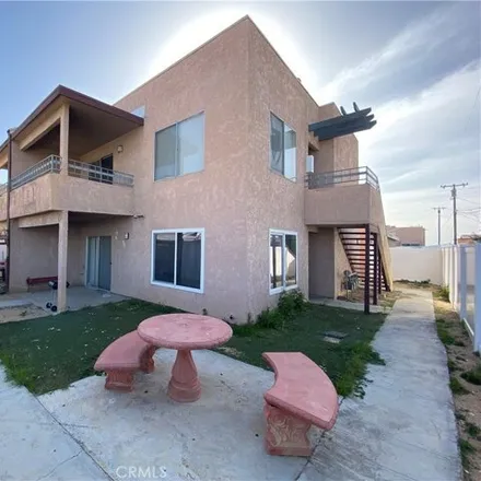 Image 2 - 1099 May Lane, Barstow, CA 92311, USA - House for sale