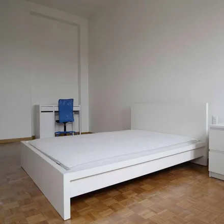 Image 2 - Via Vincenzo Giordano Orsini, 20147 Milan MI, Italy - Room for rent