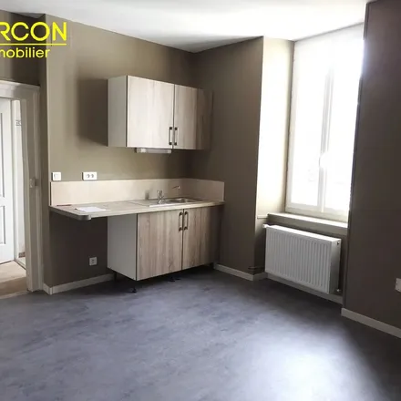 Rent this 3 bed apartment on 5 Rue Ferragüe in 23000 Guéret, France