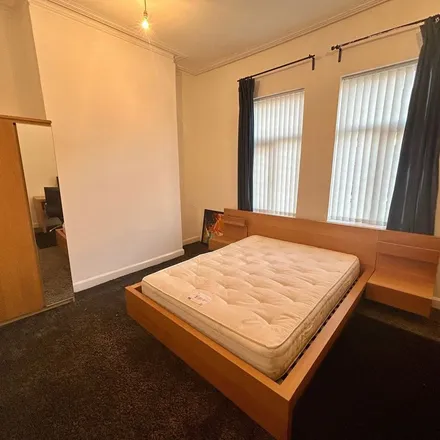 Image 3 - 9 Worsley Grove, Manchester, M19 3BP, United Kingdom - Apartment for rent