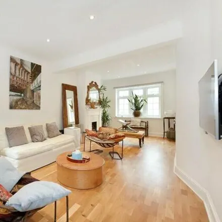 Rent this 3 bed house on 32 Donne Place in London, SW3 2NQ