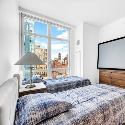 Image 3 - The Halcyon, 305 East 51st Street, New York, NY 10022, USA - Condo for sale