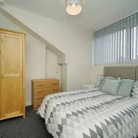 Rent this 6 bed apartment on Lumley Avenue in Leeds, LS4 2LS