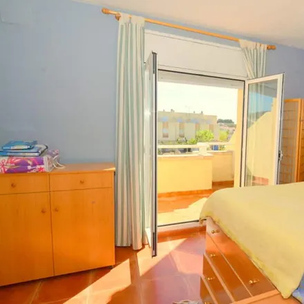 Rent this 3 bed townhouse on 43883 Roda de Berà