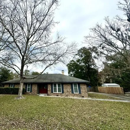 Rent this 3 bed house on Oak Hammock Lane in Lakeside, Clay County