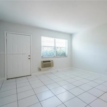 Image 5 - 7821 Carlyle Avenue, Atlantic Heights, Miami Beach, FL 33141, USA - Apartment for rent
