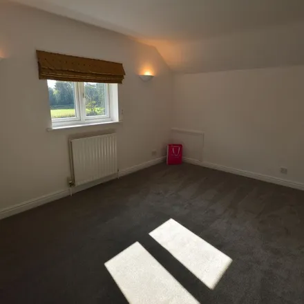 Image 6 - Hazel Croft, Sheffield, S17 3EX, United Kingdom - Apartment for rent