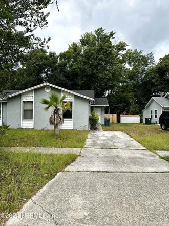 Buy this studio house on 2726 Hidden Village Dr in Jacksonville, Florida