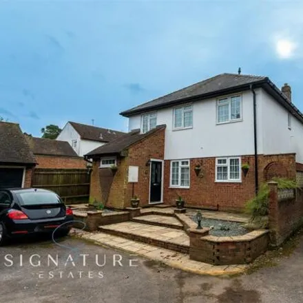 Buy this 4 bed house on Pembridge Chase in Bovingdon, HP3 0QR