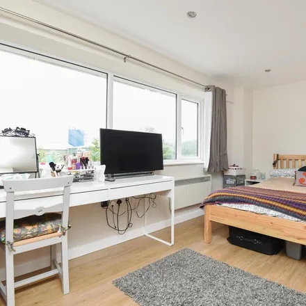Rent this studio apartment on Cotswold Dene in Brighthampton, OX29 7PL