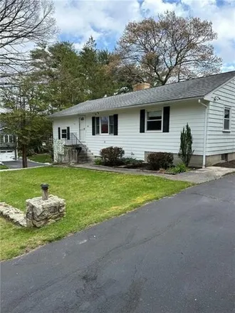 Image 3 - 91 Woodland Avenue, Anthony, Coventry, RI 02816, USA - House for sale
