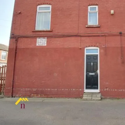 Buy this 6 bed townhouse on Upper Kenyon Street in Thorne, DN8 5BW