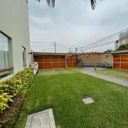 Rent this 4 bed house on unnamed road in Santiago de Surco, Lima Metropolitan Area 51132