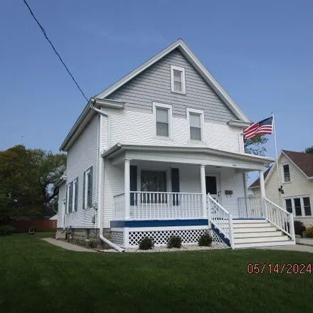 Buy this 3 bed house on 858 North 11th Street in Manitowoc, WI 54220