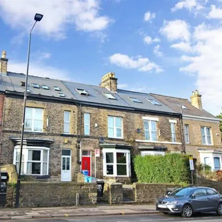 Rent this 3 bed townhouse on 45 Southgrove Road in Sheffield, S10 2NQ