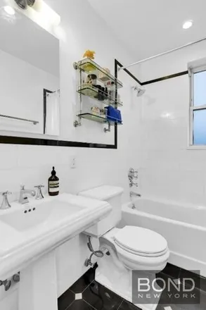 Image 7 - 25 5th Avenue, New York, NY 10003, USA - Townhouse for sale