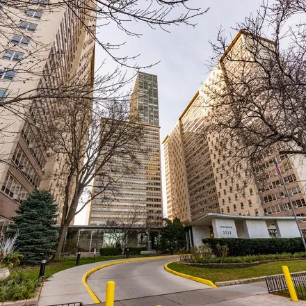 Rent this 1 bed apartment on 3950 North Lake Shore Drive in Chicago, IL 60613