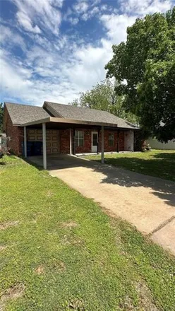 Buy this 3 bed house on 735 West Cherokee Avenue in Marlow, OK 73055