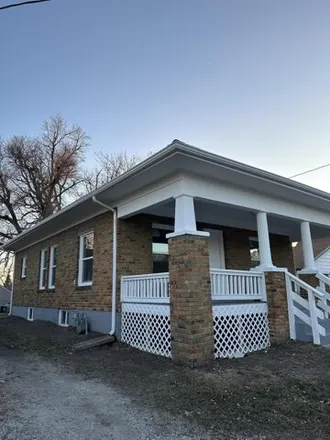 Buy this 2 bed house on 534 West Ohio Street in Marshall, MO 65340