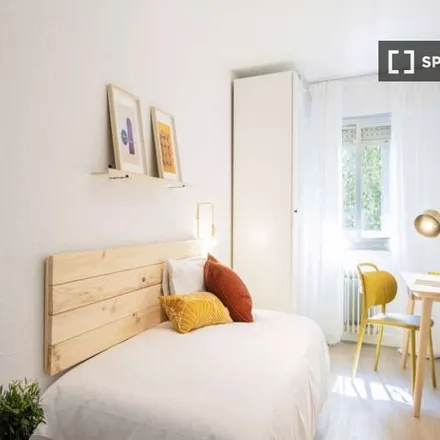 Rent this 16 bed room on Torre Metropolitana in Calle Beatriz de Bobadilla, 28040 Madrid