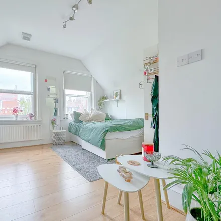 Rent this studio apartment on 18 Fawley Road in London, NW6 1UY