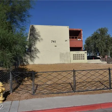 Buy this 8 bed duplex on 741 North 11th Street in Las Vegas, NV 89101