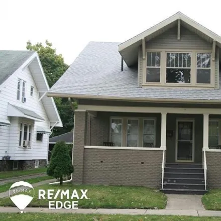 Buy this 4 bed house on 824 East Eighth Street in Flint, MI 48503