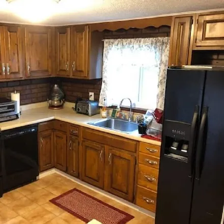 Rent this 5 bed house on Hamersville