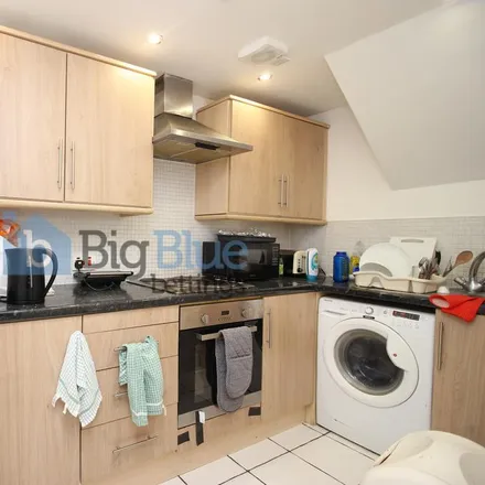 Image 4 - 187 Brudenell Street, Leeds, LS6 1EX, United Kingdom - Townhouse for rent