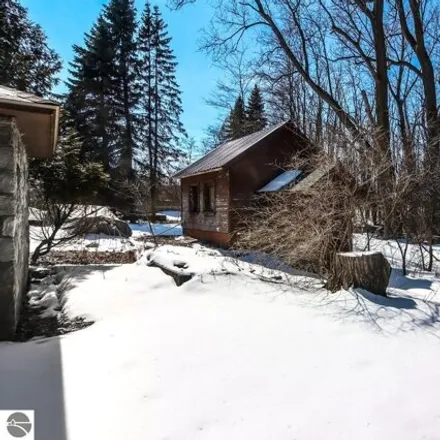 Image 7 - West South Airport Road, Garfield Charter Township, MI 49684, USA - House for sale