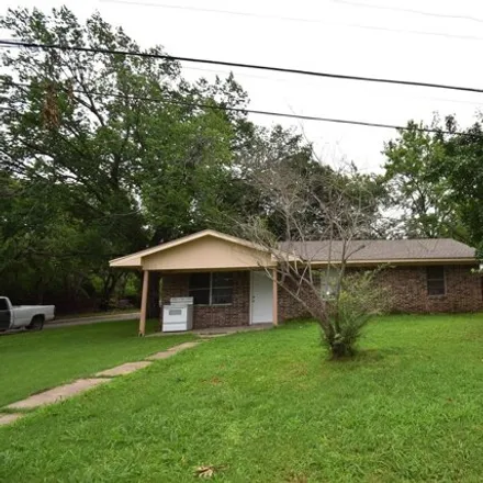 Buy this 3 bed house on 530 East Ann Street in Kaufman, TX 75142