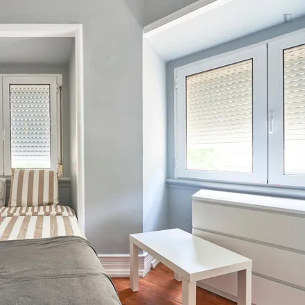 Rent this 8 bed room on Pizza Hut in Avenida João XXI, 1000-081 Lisbon