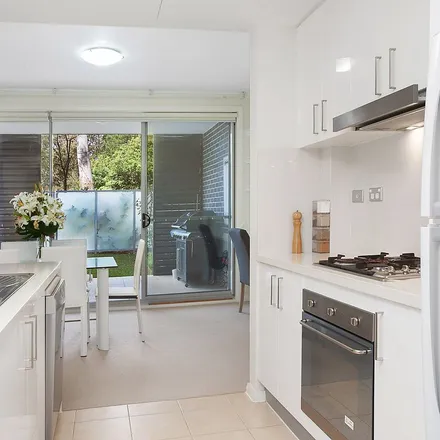 Image 2 - 8 Lamond Drive, Turramurra NSW 2074, Australia - Apartment for rent