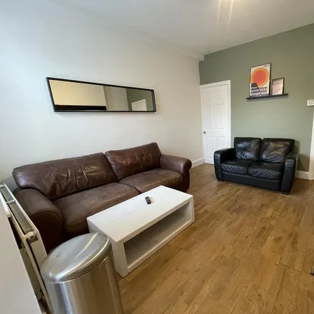 Rent this 4 bed room on 489 Ecclesall Road in Sheffield, S11 8PE
