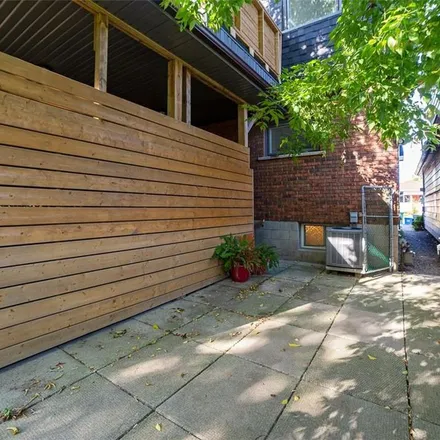 Rent this 1 bed apartment on 203 East 24th Street in Hamilton, ON L8V 1T9