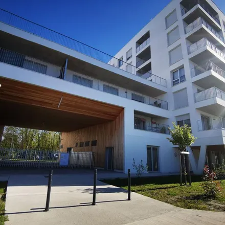 Rent this 3 bed apartment on 18 Chemin Lescan in 33150 Cenon, France
