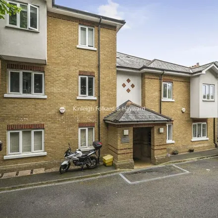 Rent this 2 bed apartment on Bredinghurst in Overhill Road, London