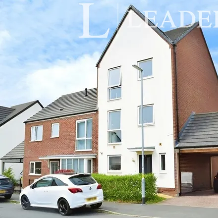 Rent this 4 bed townhouse on Comet Avenue in Newcastle-under-Lyme, ST5 9FB