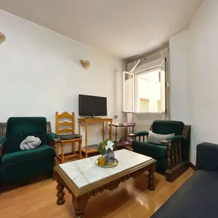 Rent this 4 bed apartment on Madrid in Calle de Joaquín María López, 8 B