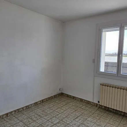 Image 5 - 2 Rue Diane de Poitiers, 07000 Privas, France - Apartment for rent