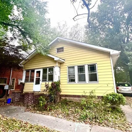 Buy this 3 bed house on 666 West Elm Street in Carbondale, IL 62901